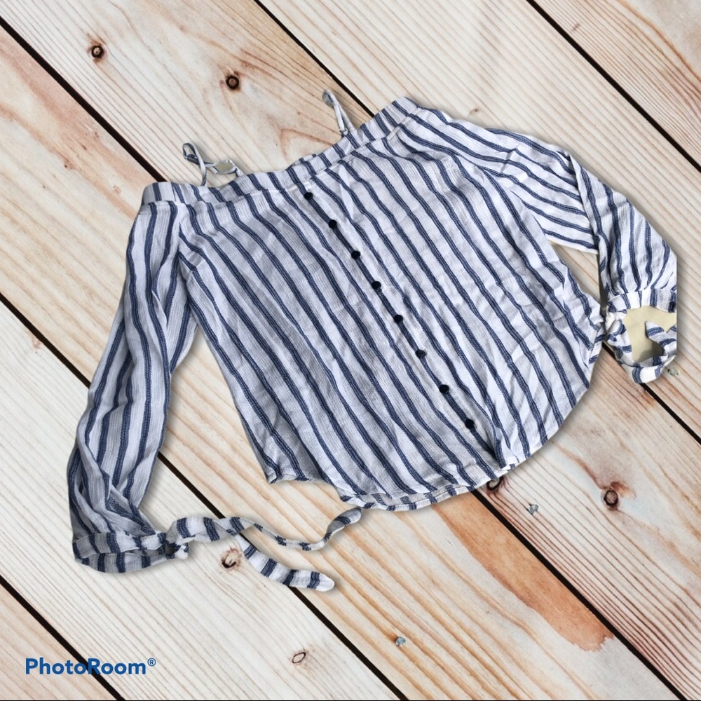 Venus size 10 cold shoulder top